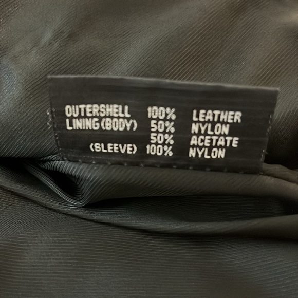 Cropped leather jacket with zipper sleeves. - Picture 5 of 10